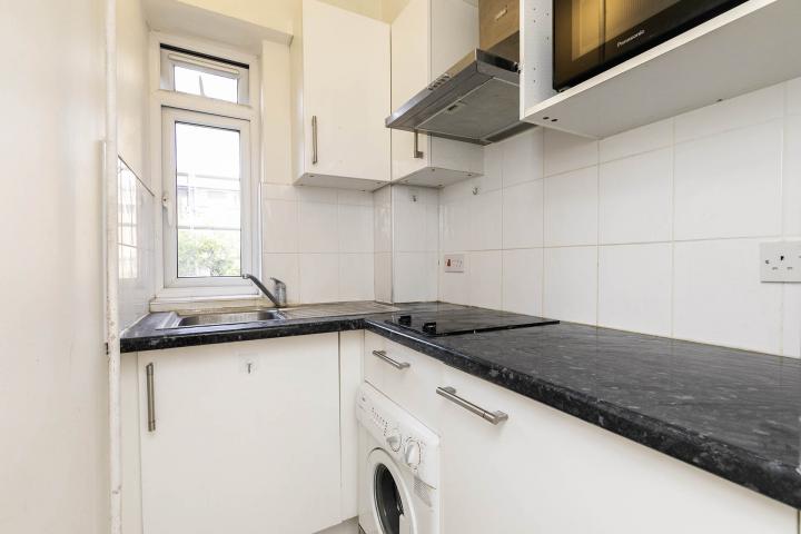 			Studio Apartment, 1 bath, 1 reception Flat			 Embassy House, West End Lane, West Hampstead